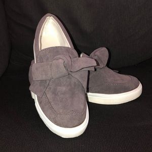 Size 6 grey bow shoes